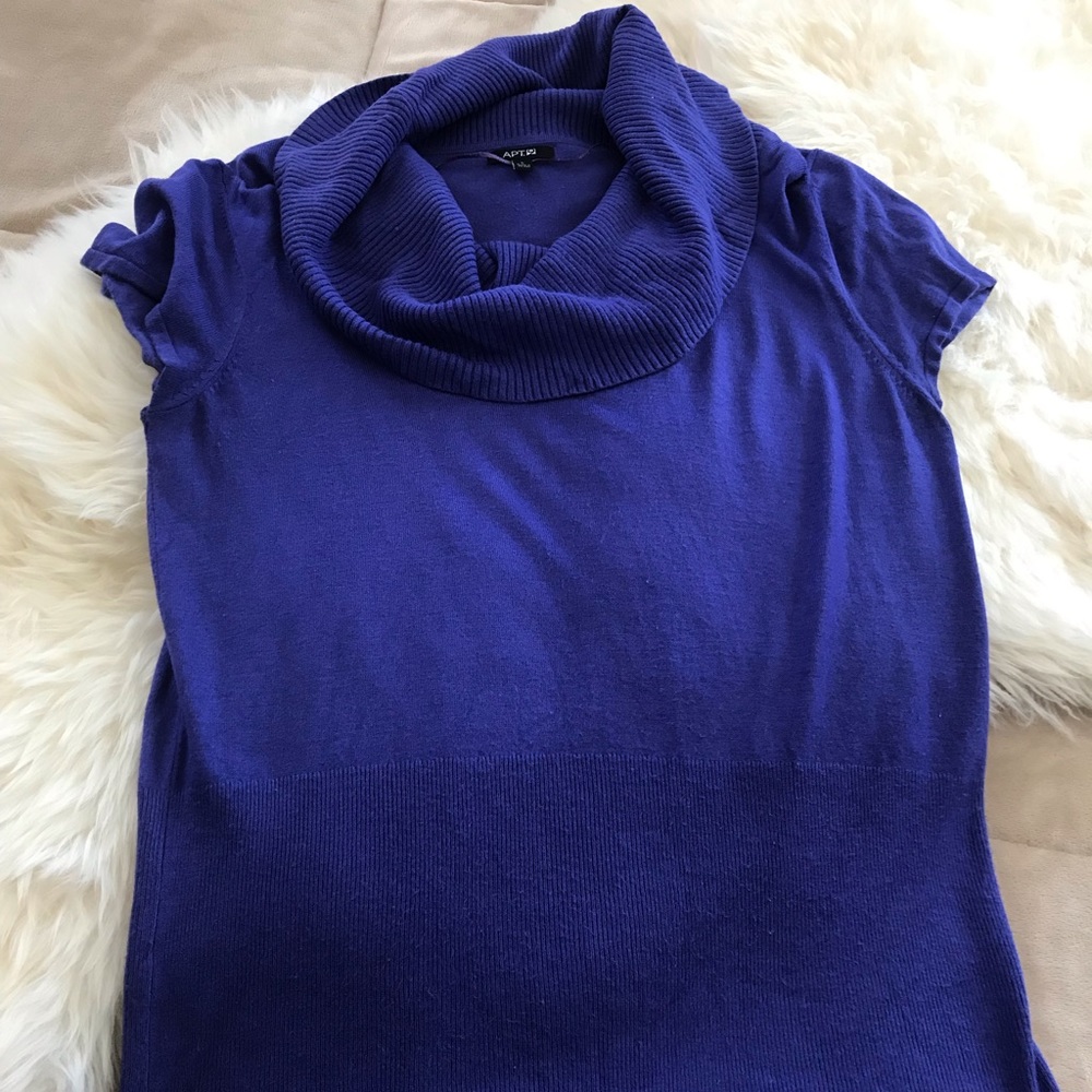 Short sleeve sweater